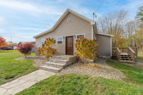 Photo of 14 S Walnut Street, Bangor, MI 49013 (MLS # 25057486)