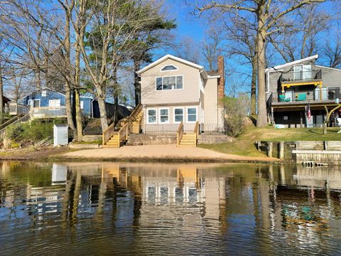 Photo of 10463 Poplar Drive NE, Rockford, MI 49341 (MLS # 26017534)