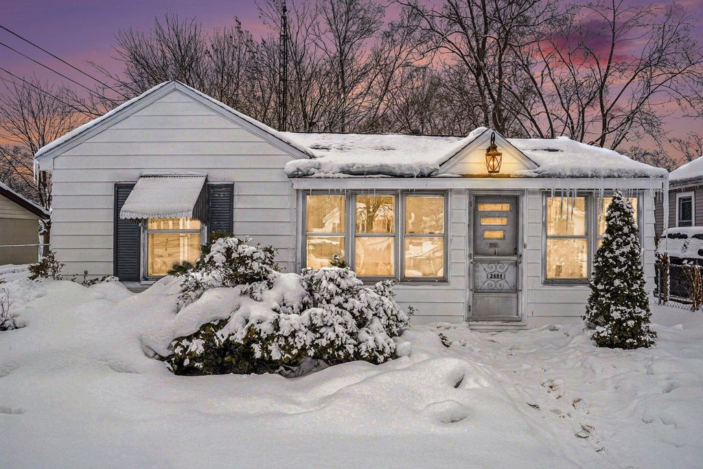 Photo of 2484 Lincoln Street, Muskegon, MI 49441 (MLS # 26004533)