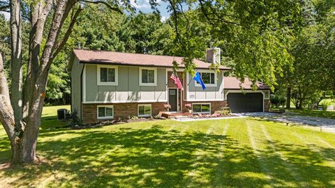 Photo of 8739 Coyle Drive, Pinckney, MI 48169 (MLS # 26017048)