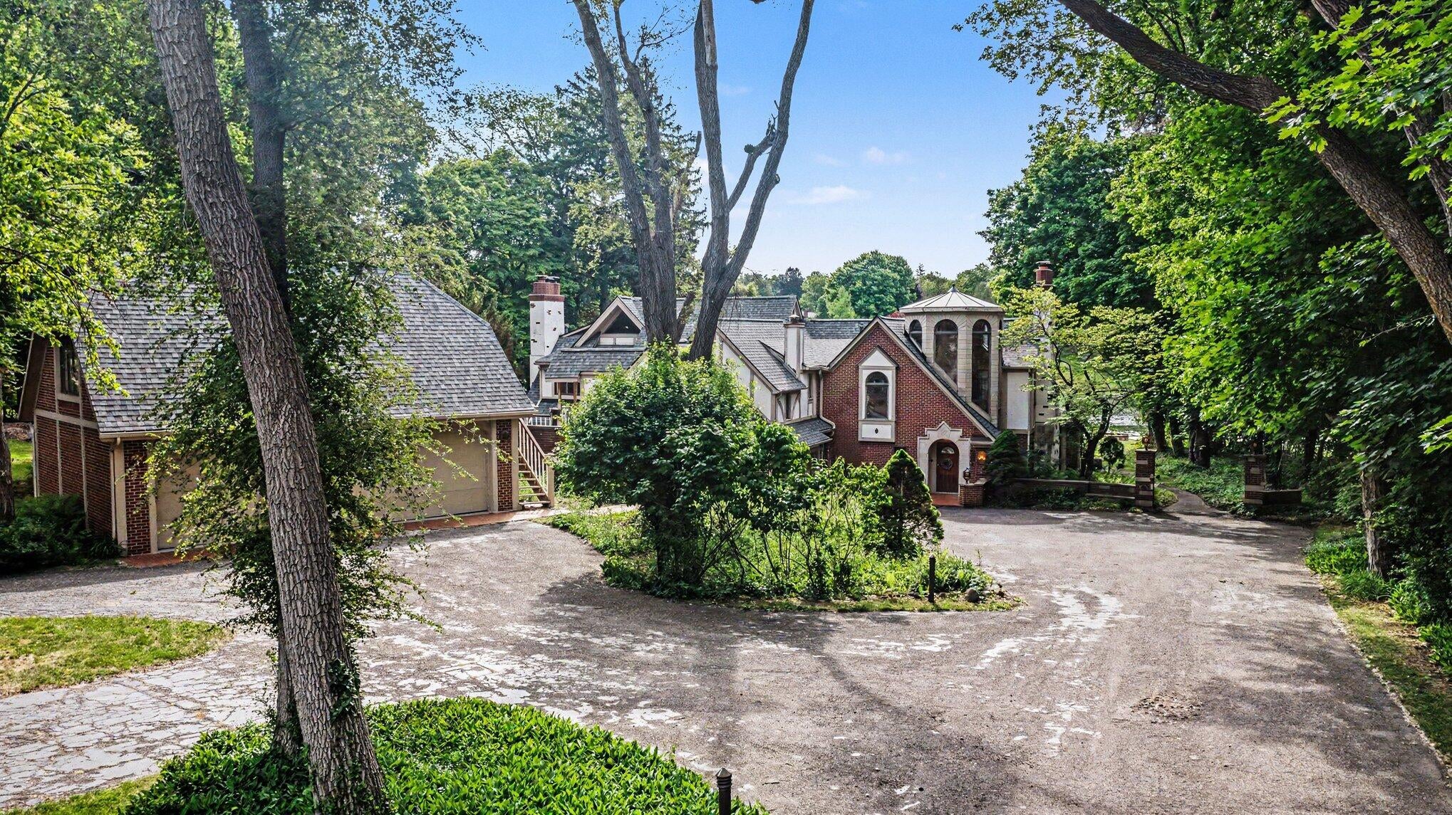 460 E Long Lake Road