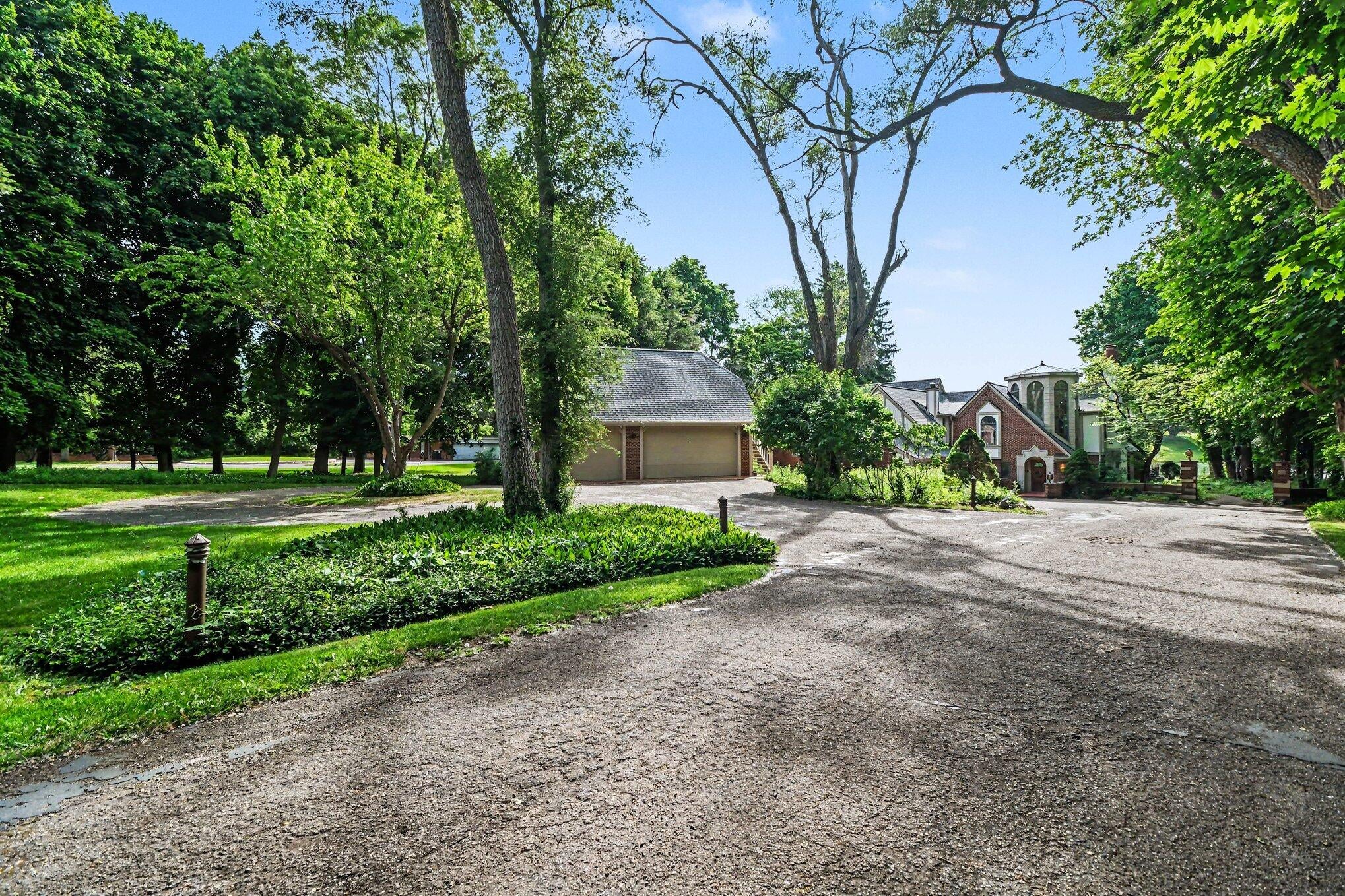 460 E Long Lake Road