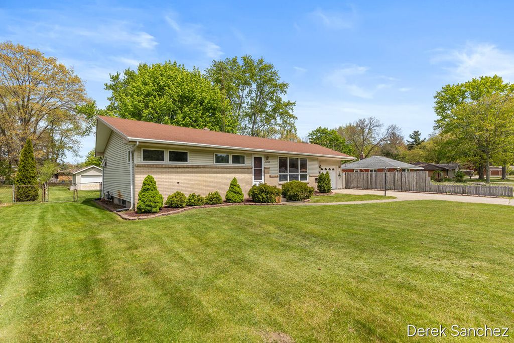 Photo of 14169 Carol Street, Holland, MI 49424 (MLS # 26022075)