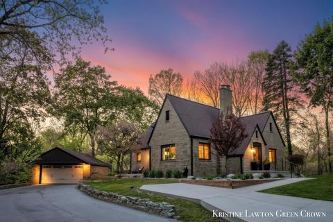 Photo of 200 Greenridge Drive NW, Grand Rapids, MI 49544 (MLS # 26021966)