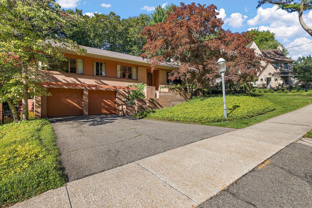 Photo of 375 Woodlawn Avenue, Grand Haven, MI 49417 (MLS # 26009482)