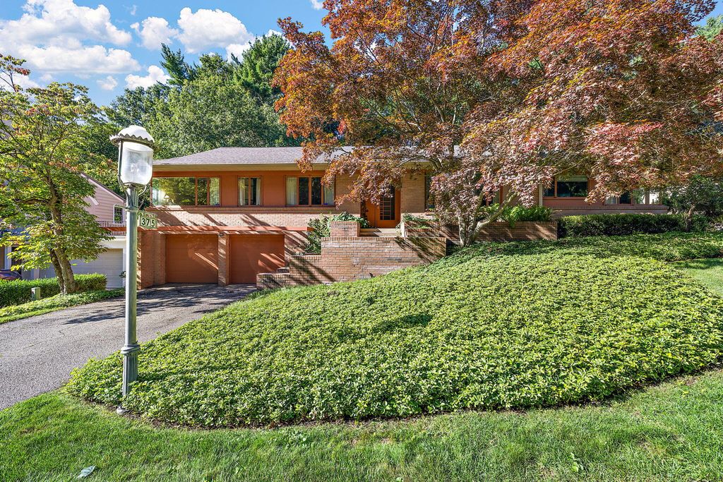 Photo of 375 Woodlawn Avenue, Grand Haven, MI 49417 (MLS # 26009482)