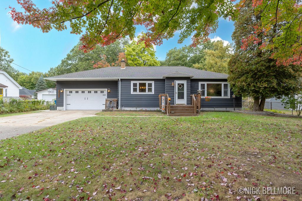 Photo of 15691 Pruin Street, Spring Lake, MI 49456 (MLS # 25053602)
