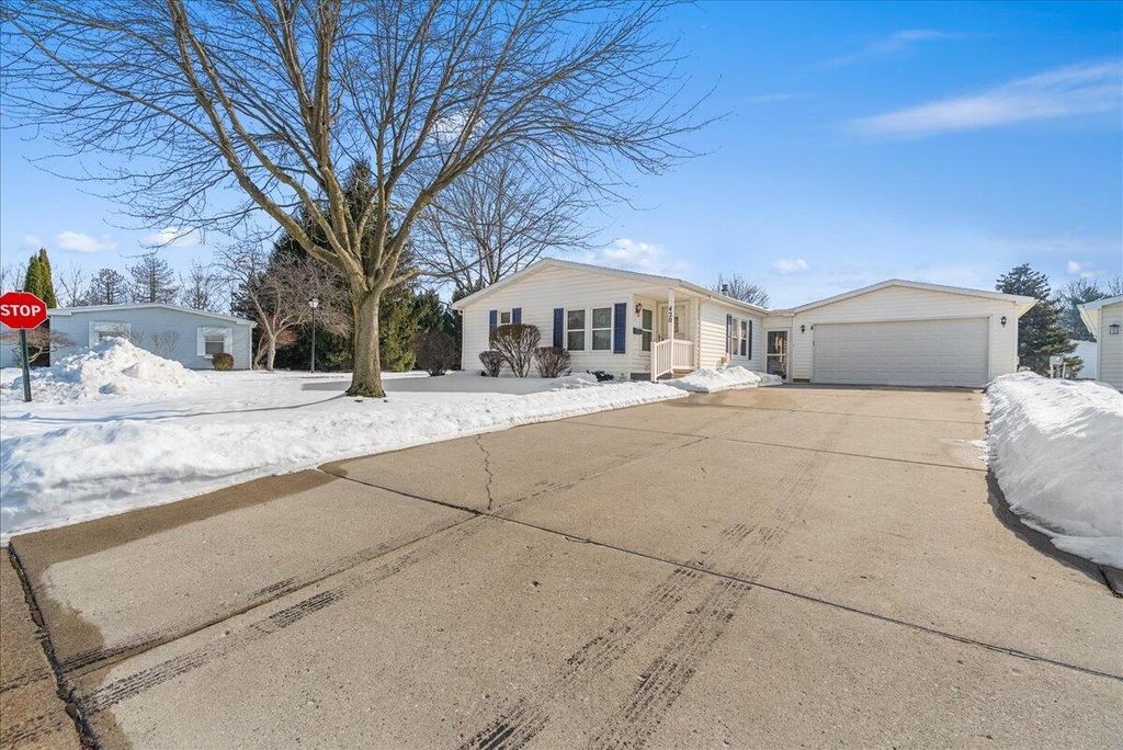 Photo of 420 Blenheim Place, Lansing, MI 48906 (MLS # 26005079)