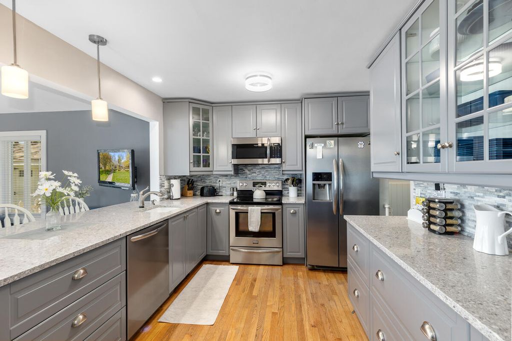 Photo of 996 Colonial Court, Holland, MI 49423 (MLS # 26022126)