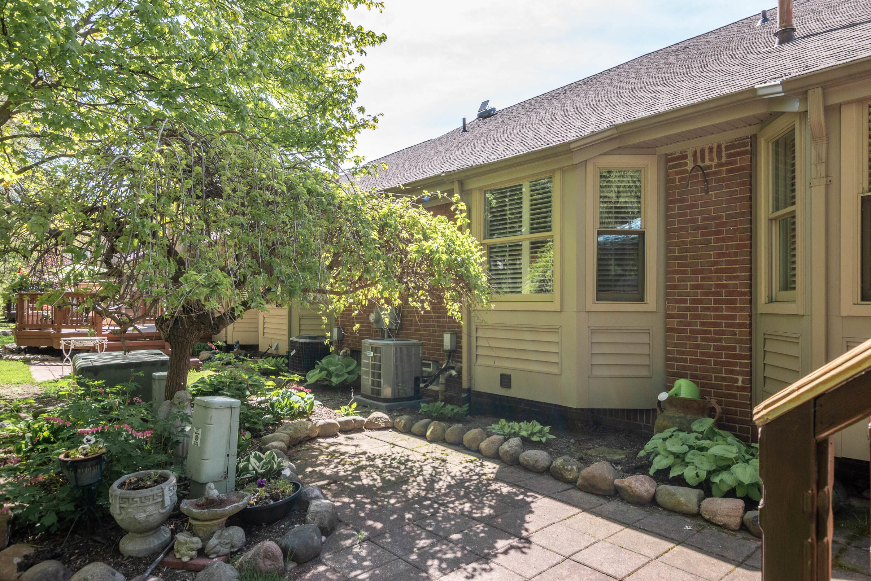 Rochester Hills, Michigan 48309, United States, 2 Bedrooms Bedrooms, ,3 BathroomsBathrooms,Residential,Pending,132411