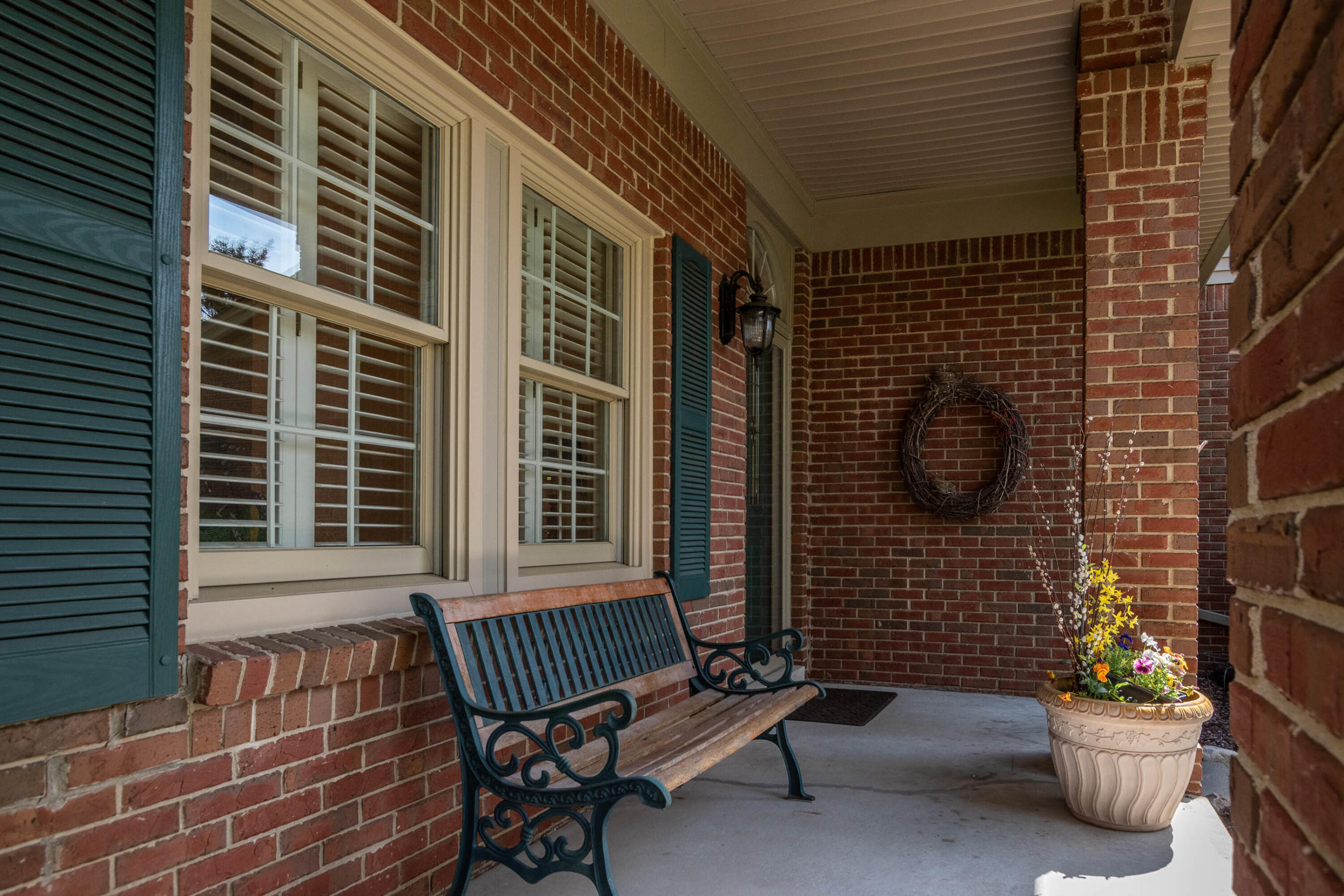 Rochester Hills, Michigan 48309, United States, 2 Bedrooms Bedrooms, ,3 BathroomsBathrooms,Residential,Pending,132411