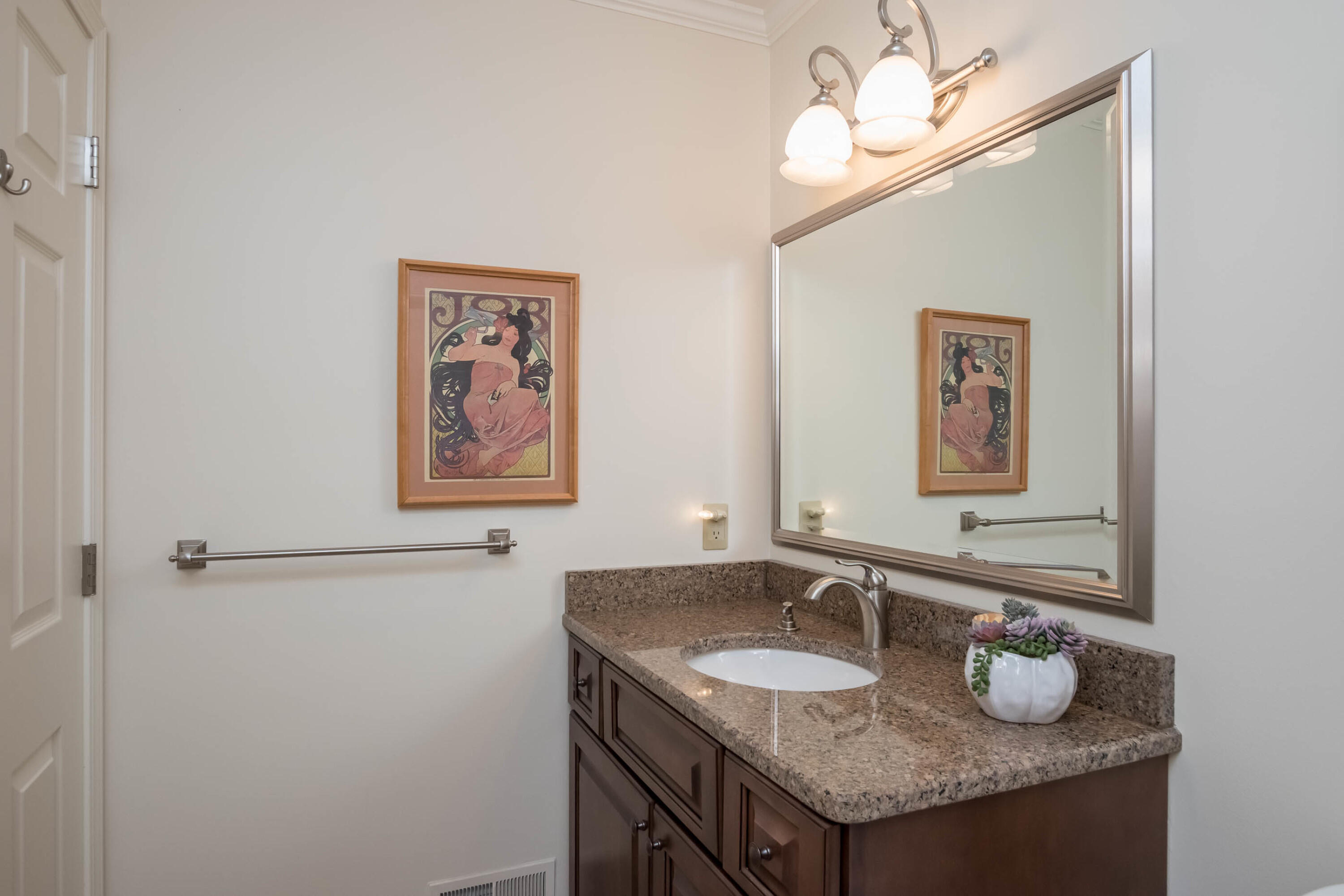 Rochester Hills, Michigan 48309, United States, 2 Bedrooms Bedrooms, ,3 BathroomsBathrooms,Residential,Pending,132411