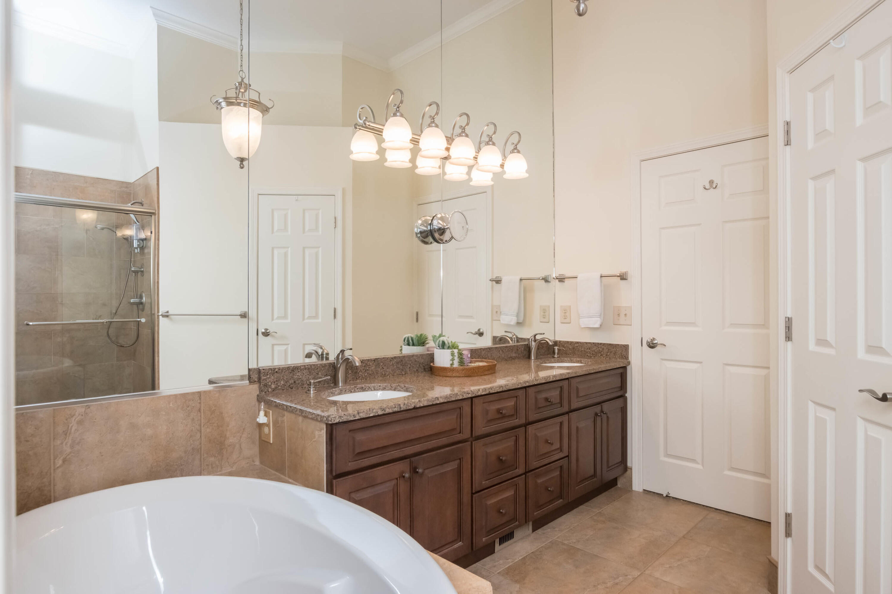 Rochester Hills, Michigan 48309, United States, 2 Bedrooms Bedrooms, ,3 BathroomsBathrooms,Residential,Pending,132411