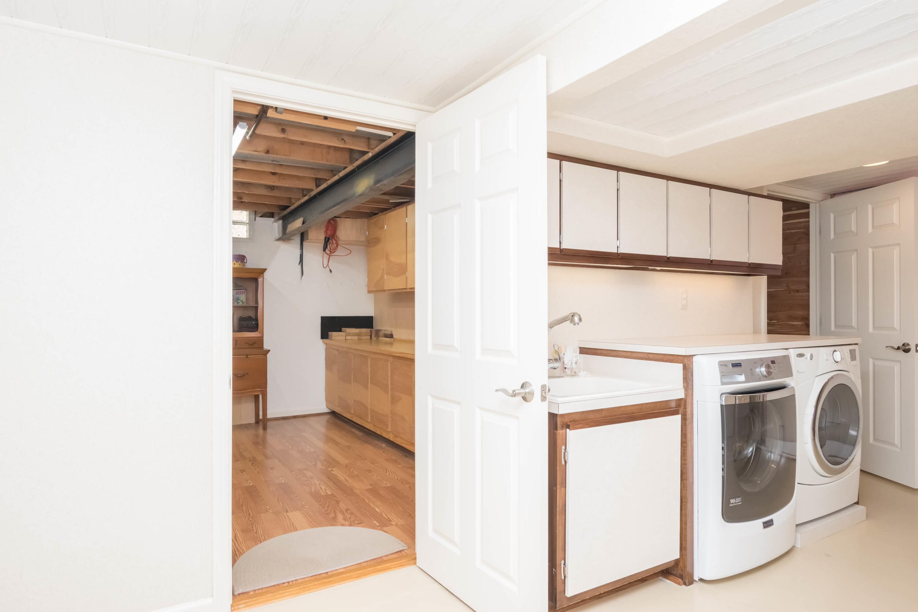 Rochester Hills, Michigan 48309, United States, 2 Bedrooms Bedrooms, ,3 BathroomsBathrooms,Residential,Pending,132411