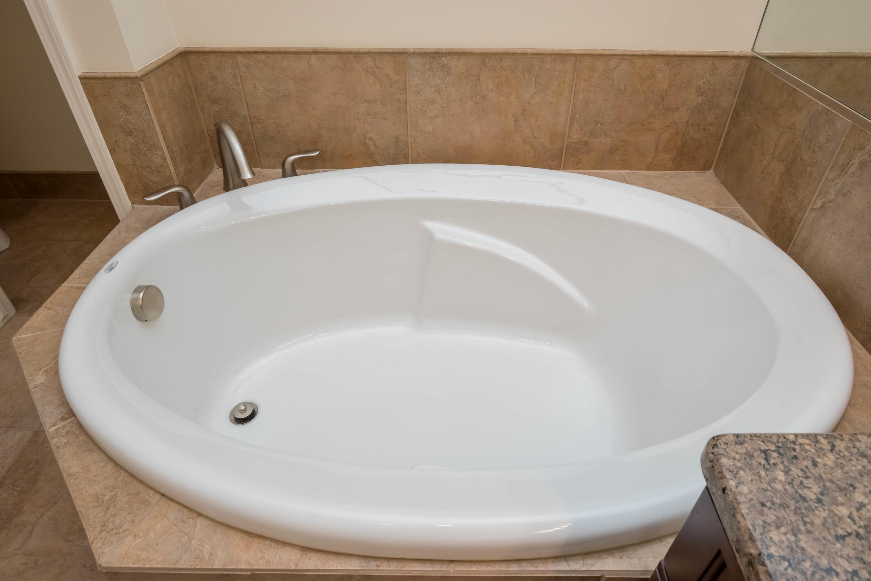 Rochester Hills, Michigan 48309, United States, 2 Bedrooms Bedrooms, ,3 BathroomsBathrooms,Residential,Pending,132411