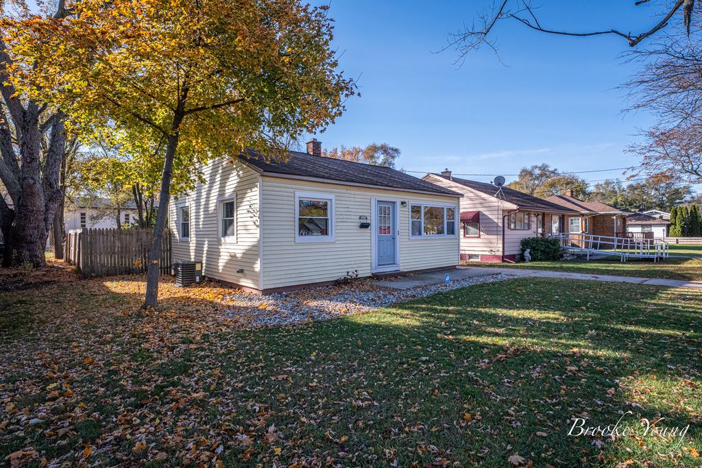 Photo of 1083 Amity Avenue, Muskegon, MI 49442 (MLS # 25058244)