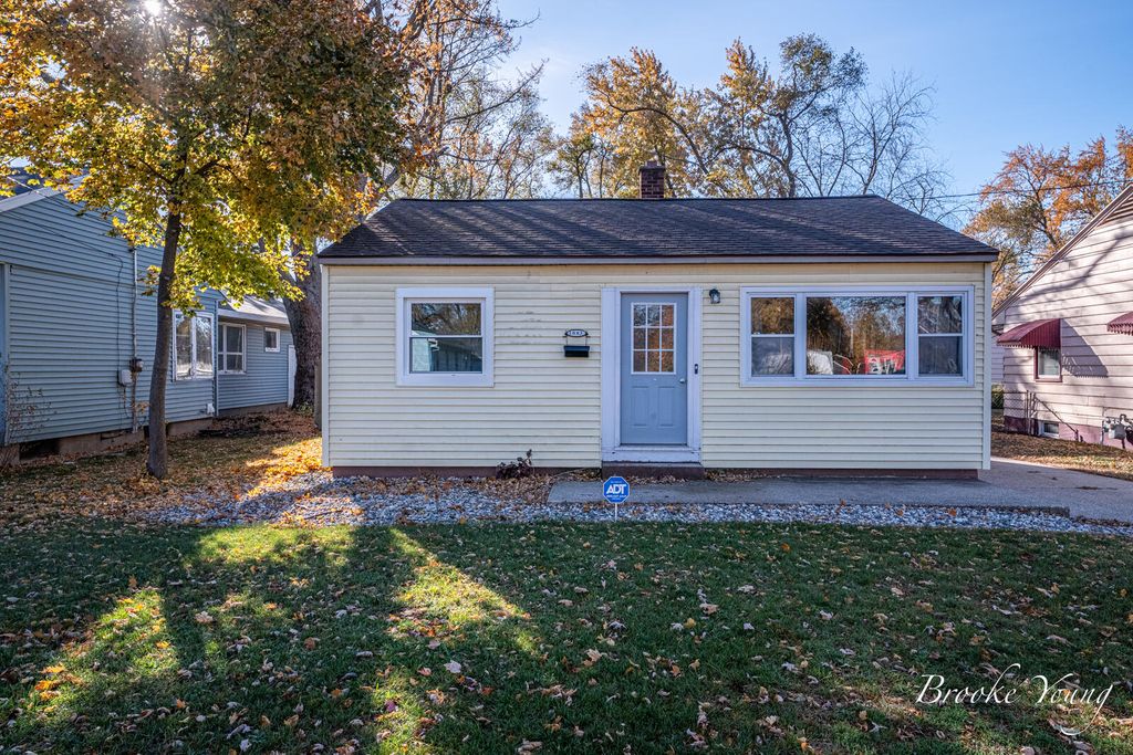 Photo of 1083 Amity Avenue, Muskegon, MI 49442 (MLS # 25058244)