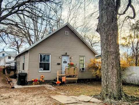 Photo of 357 Amity Avenue, Muskegon, MI 49442 (MLS # 25060264)