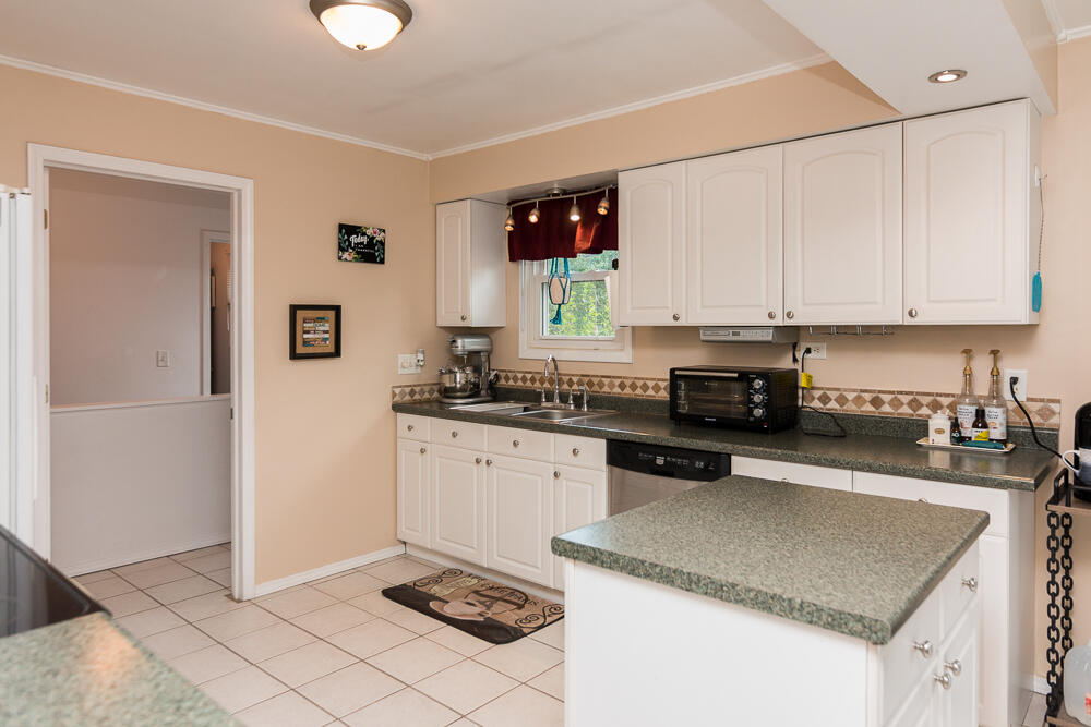 Photo 9 of 23 of 51166 Oak Drive house