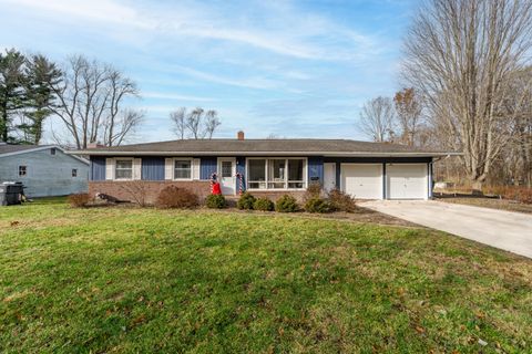 Photo of 733 Hazen Street, Paw Paw, MI 49079 (MLS # 25060218)
