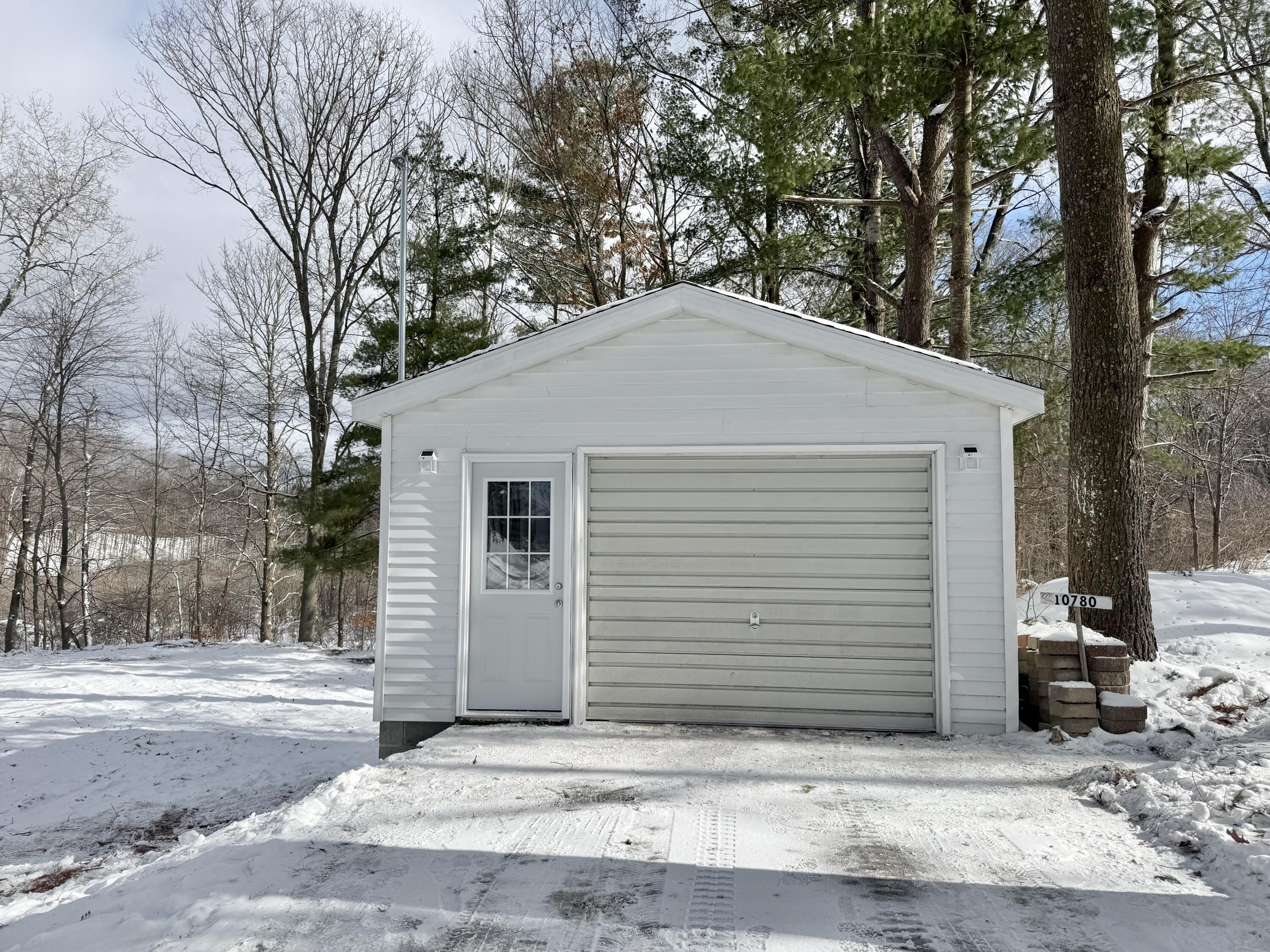 10780 Round Lake Drive