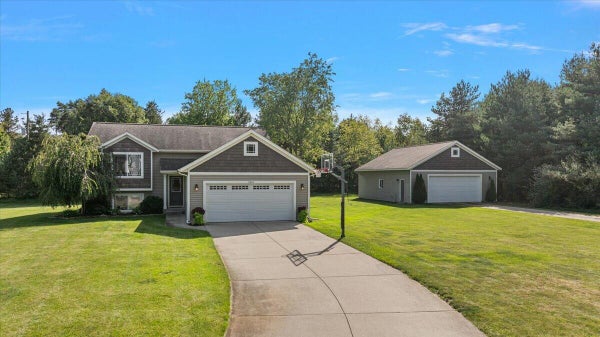 6880 PINESTEAD CT, ALLENDALE, MI 49401 - Image 522fdbdf20c3fb5892df3d04e3dc9792/1036051647