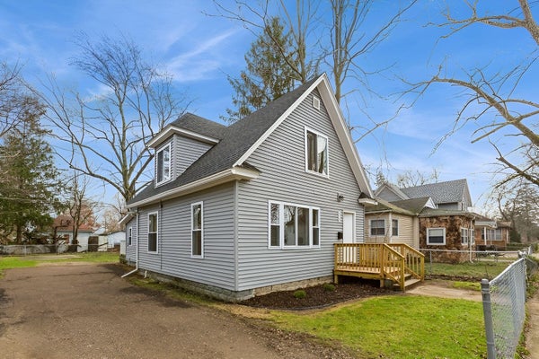 979 LAVETTE AVE, BENTON HARBOR, MI 49022 - Image 52f57cc4bc3f04c124dfcfe41751e733/1037094260