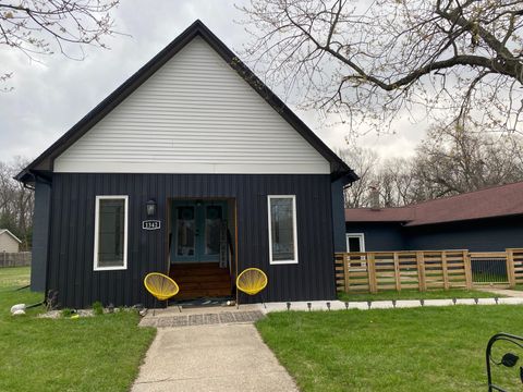 Photo of 1342 S Parkway Street, Muskegon, MI 49442 (MLS # 26017150)