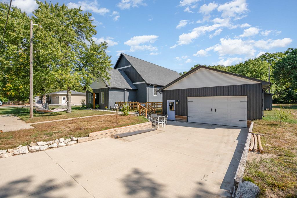 Photo of 1342 S Parkway Street, Muskegon, MI 49442 (MLS # 26017150)