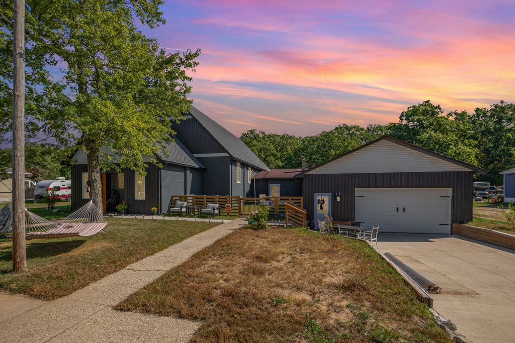 Photo of 1342 S Parkway Street, Muskegon, MI 49442 (MLS # 26017150)