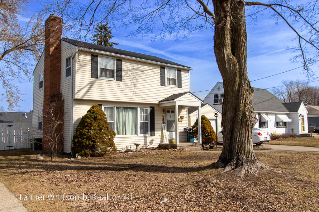 1313 Ellsmere Street NE