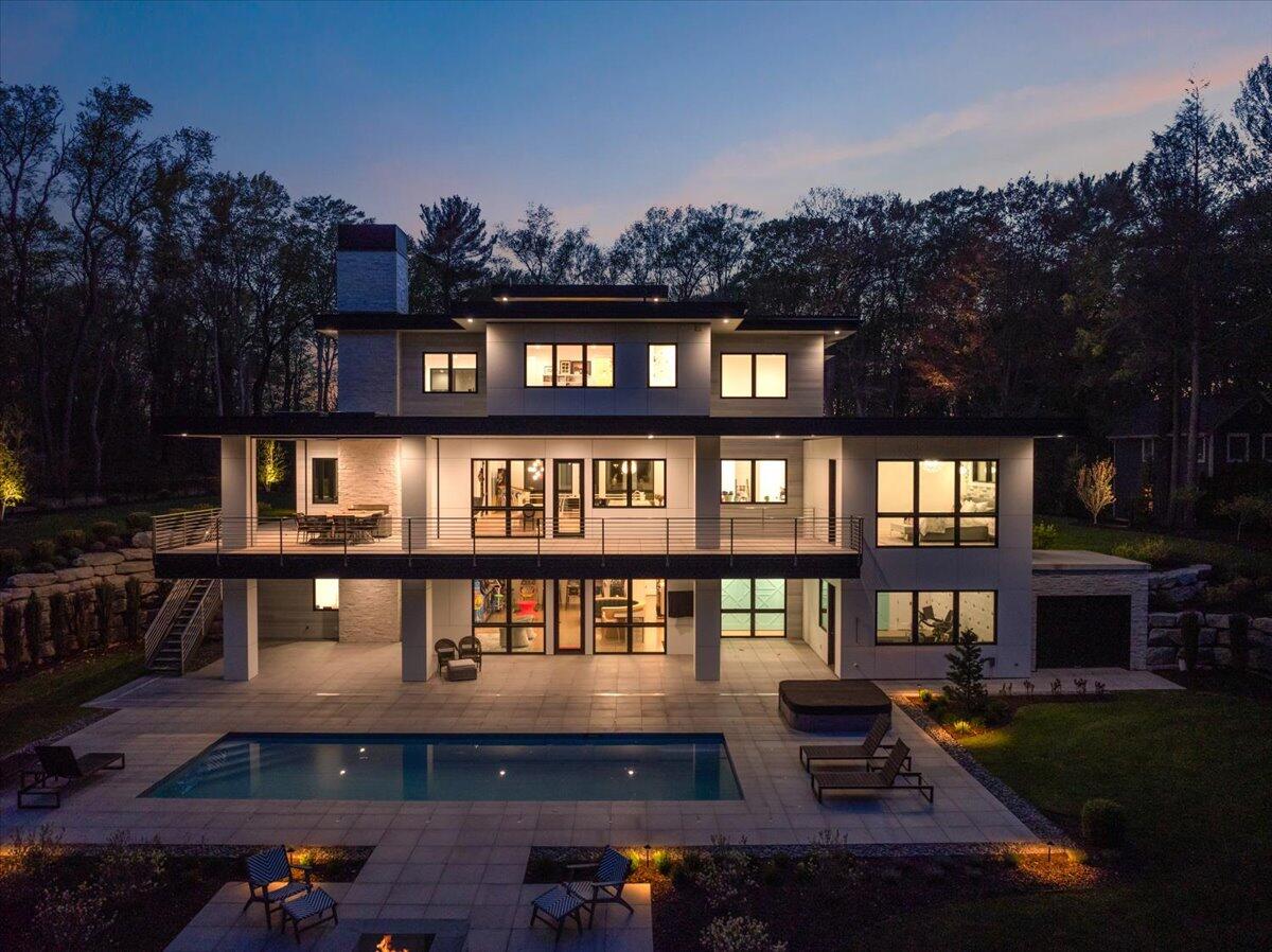 329 N Lakeshore Drive