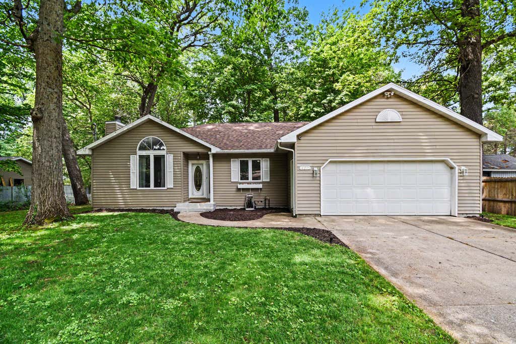 Photo of 14275 Shiawassee Drive, Grand Haven, MI 49417 (MLS # 26027455)