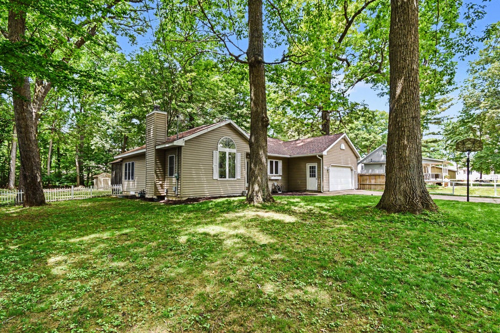Photo of 14275 Shiawassee Drive, Grand Haven, MI 49417 (MLS # 26027455)