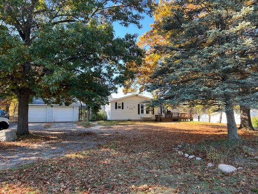 2450 S GREENVILLE RD, GREENVILLE, MI 48838 - Image 53759abf4e3182586970a5e0d96a3b2e/355789574