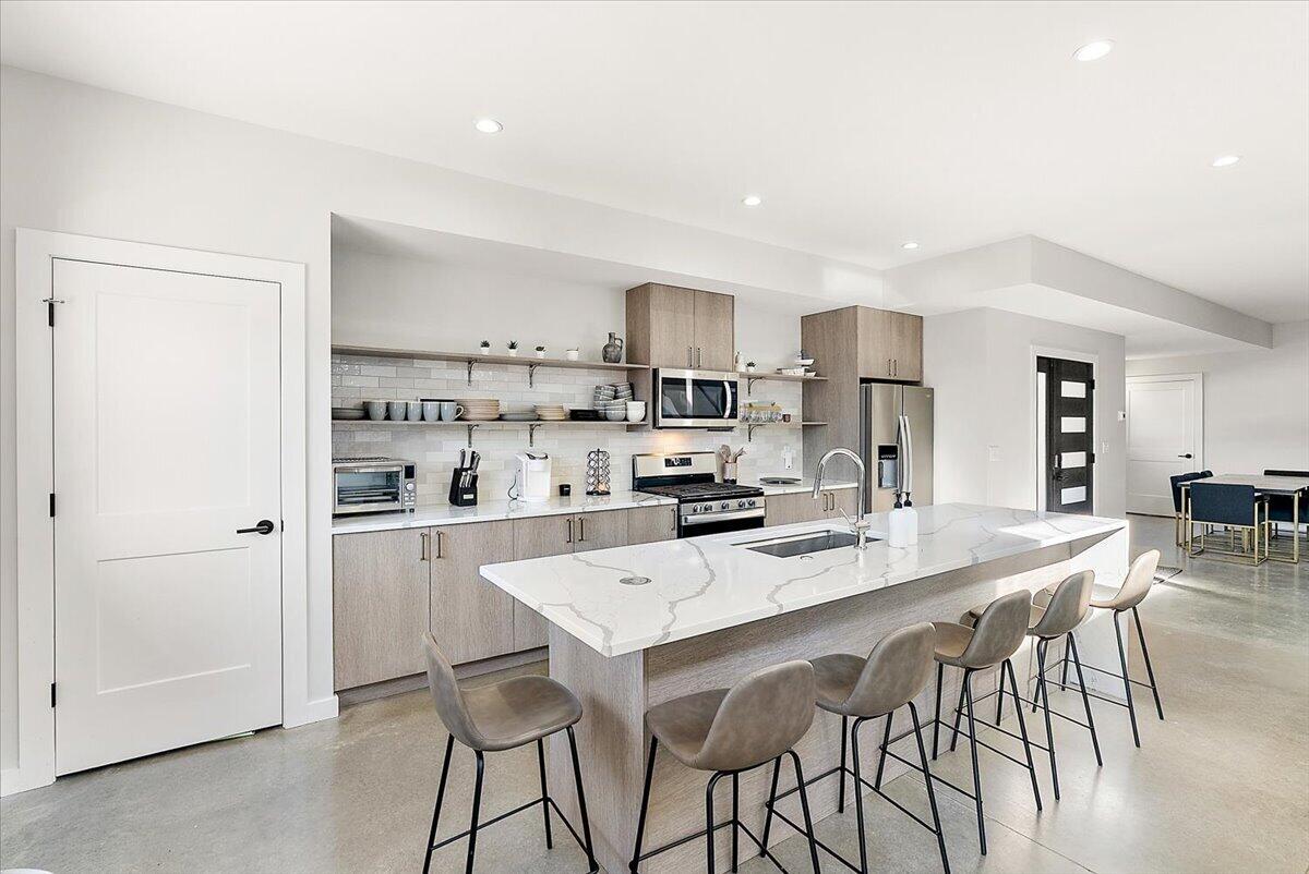 7400 Lake Solis Drive