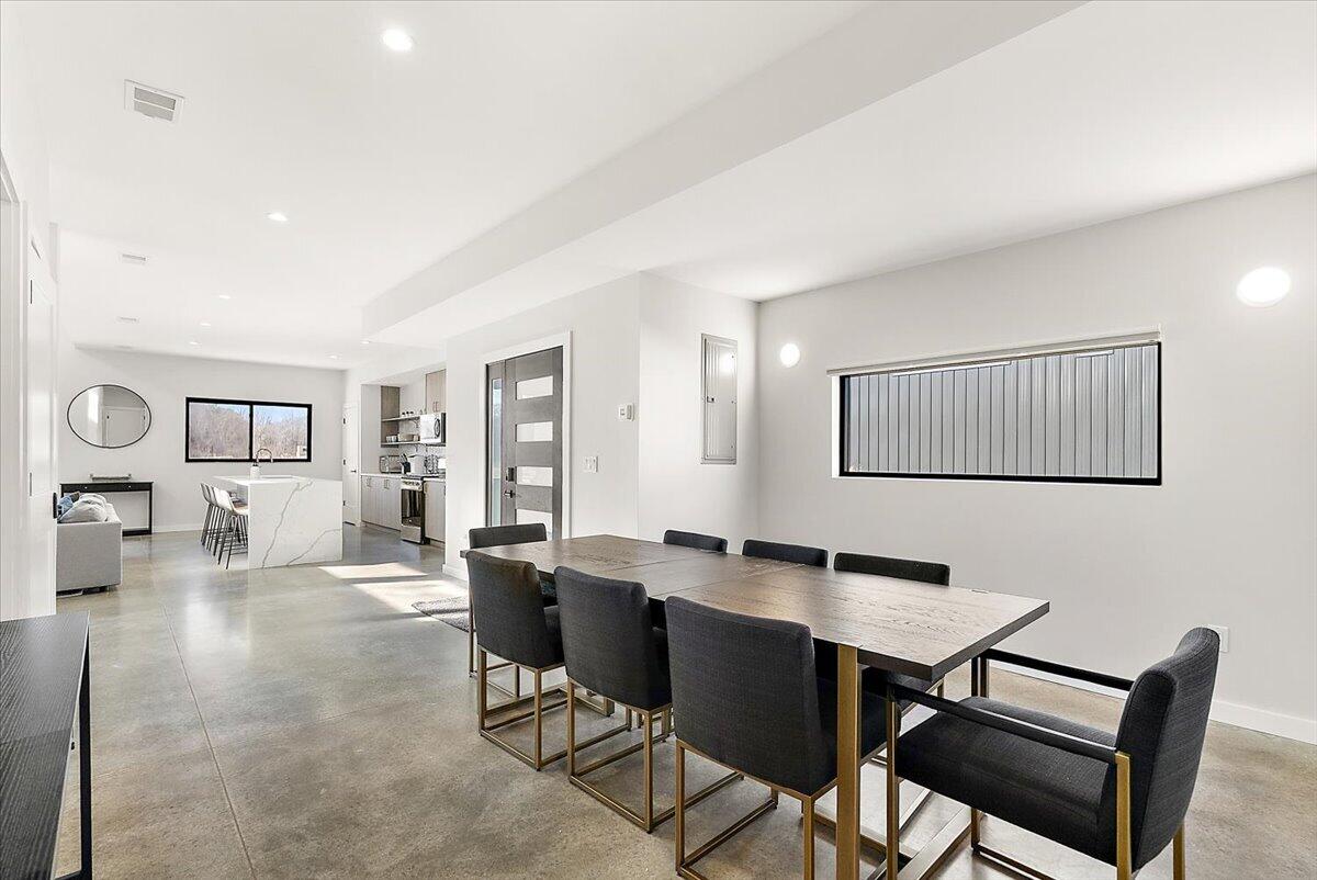 7400 Lake Solis Drive