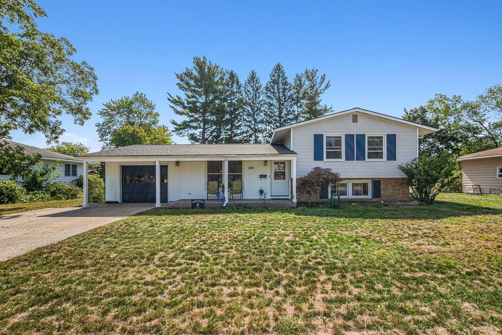 Photo of 428 Ohio Avenue, Grand Haven, MI 49417 (MLS # 25048326)