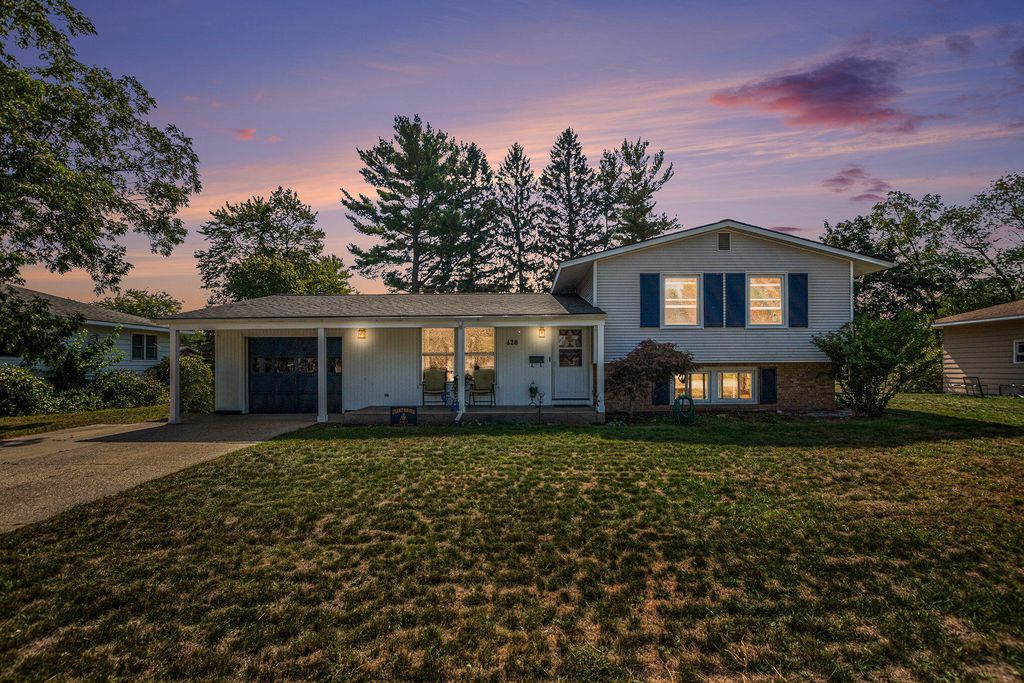 Photo of 428 Ohio Avenue, Grand Haven, MI 49417 (MLS # 25048326)
