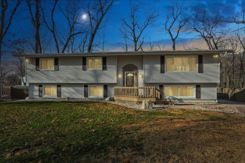 Photo of 25600 Merle Street, Edwardsburg, MI 49112 (MLS # 26009890)