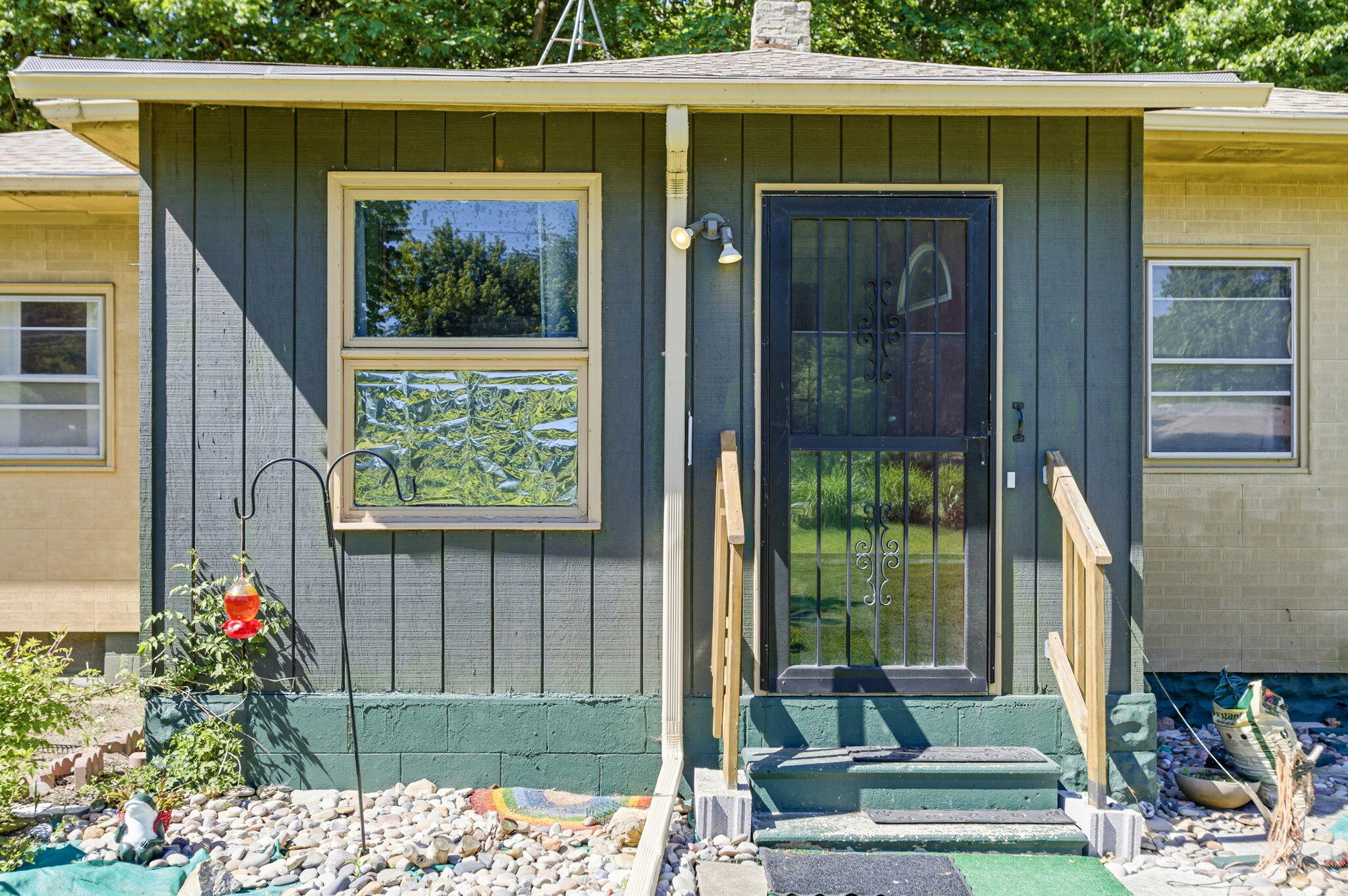 1356 Pipestone Road