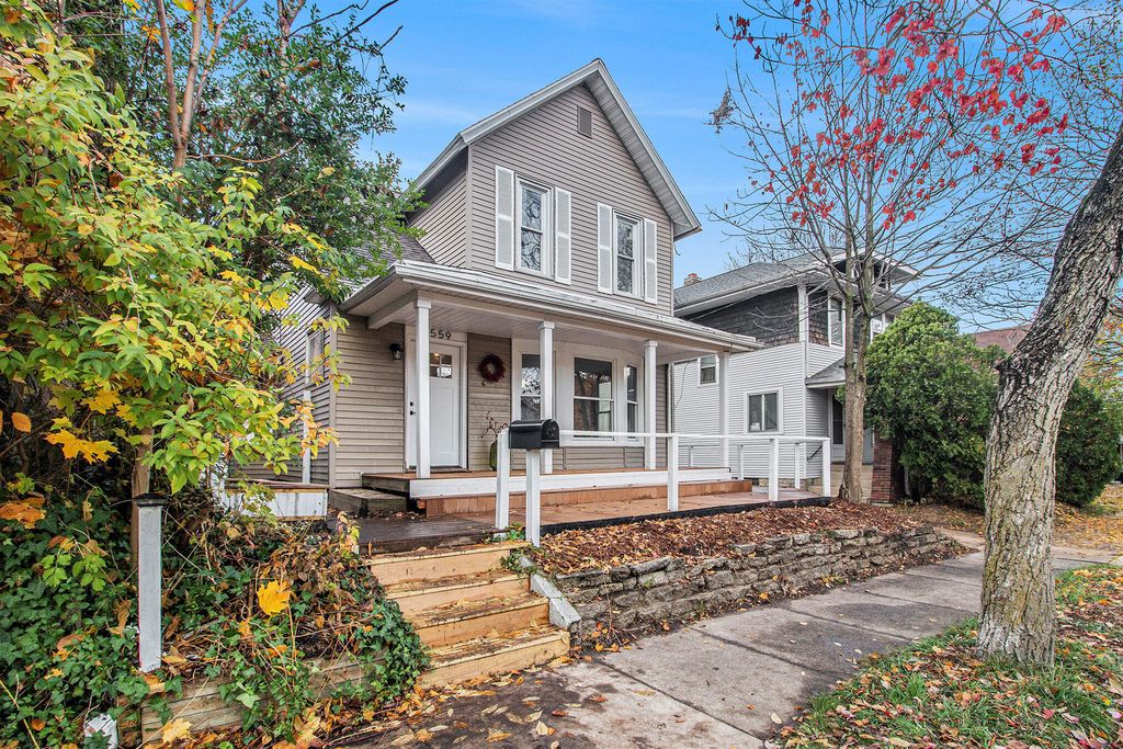 Photo of 1559 Coit Avenue NE, Grand Rapids, MI 49505 (MLS # 23144027)