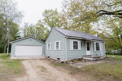 Photo of 2204 W Surrey Road, Farwell, MI 48622 (MLS # 25025055)