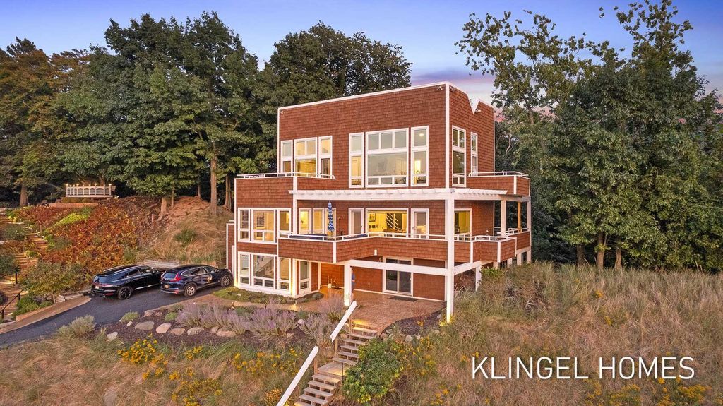 Photo of 140 Prospect Street, Grand Haven, MI 49417 (MLS # 26013284)