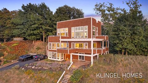 Photo of 140 Prospect Street, Grand Haven, MI 49417 (MLS # 26013284)