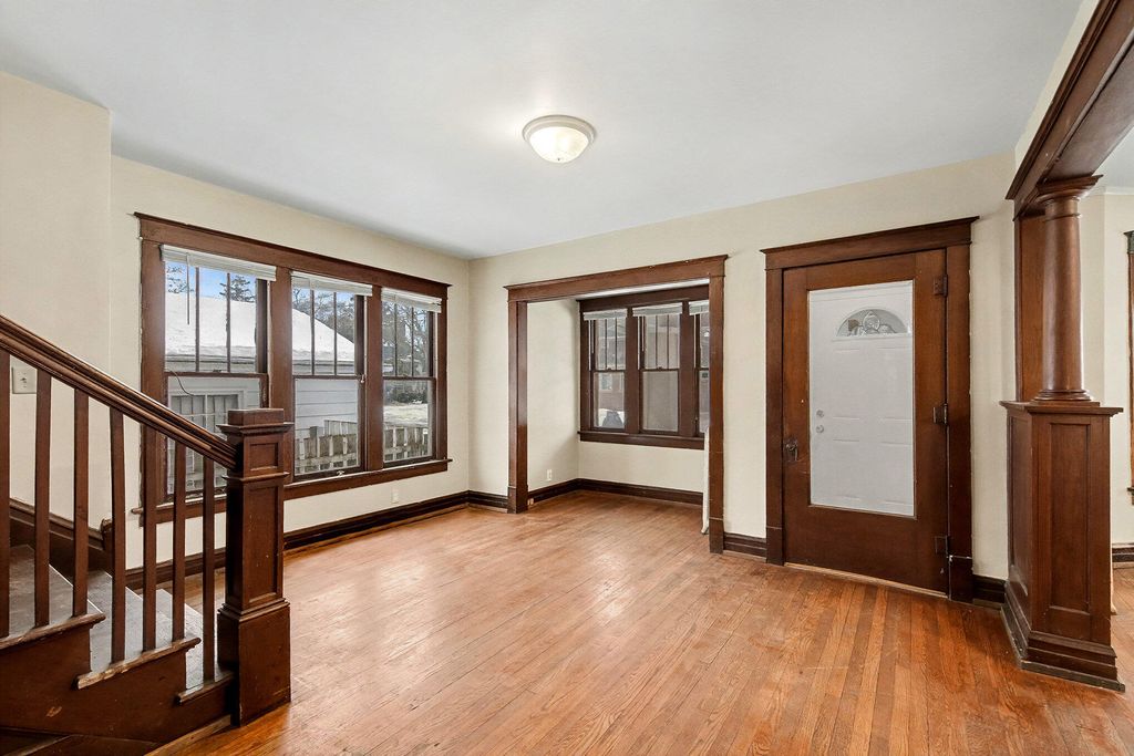 Photo of 115 E Isabella Avenue, Muskegon, MI 49442 (MLS # 25062402)