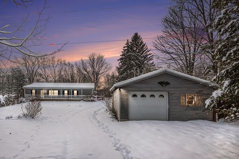 2810 Oak Forest Road Buchanan MI 49107