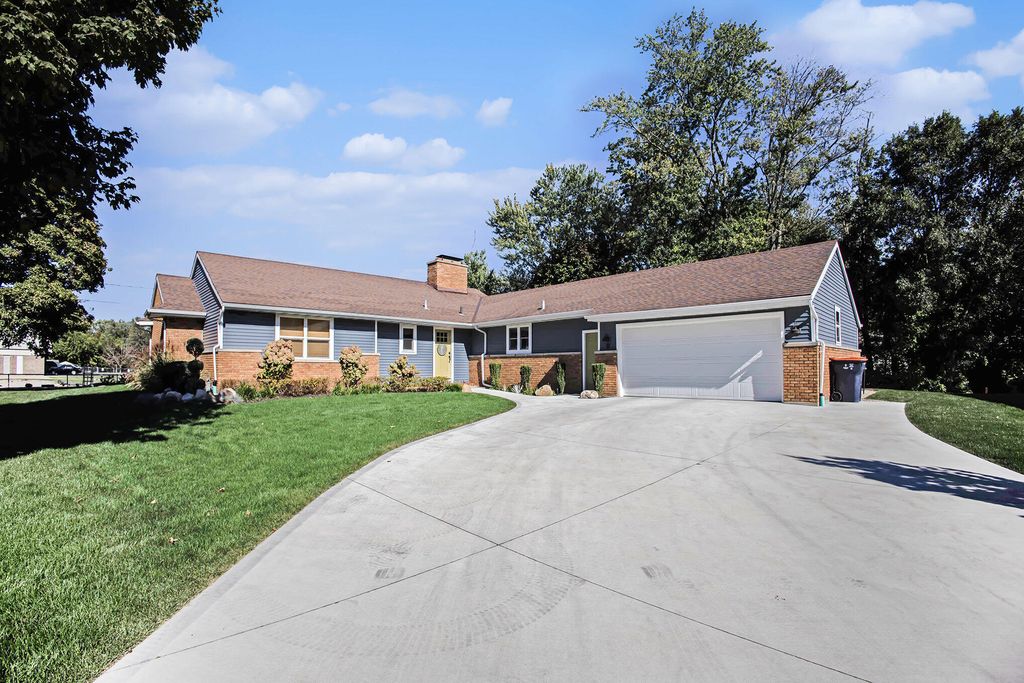 Photo of 17 E 39th Street, Holland, MI 49423 (MLS # 25052990)