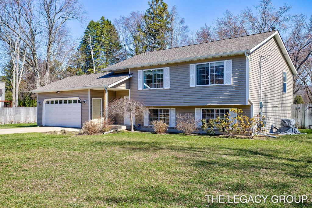 Photo of 651 S 160th Avenue, Holland, MI 49423 (MLS # 26035193)
