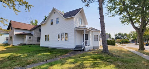 Photo of 703 Hopkins Street, Manistee, MI 49660 (MLS # 26045733)